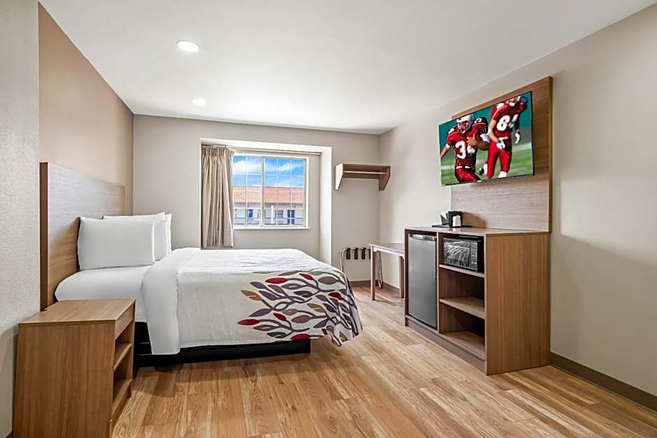 Red Roof Inn & Suites Euless - DFW Airport Southwest