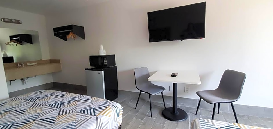 Motel 6 Branson West, MO - Silver Dollar City