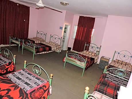 Single Bed in Mixed Dormitory Room