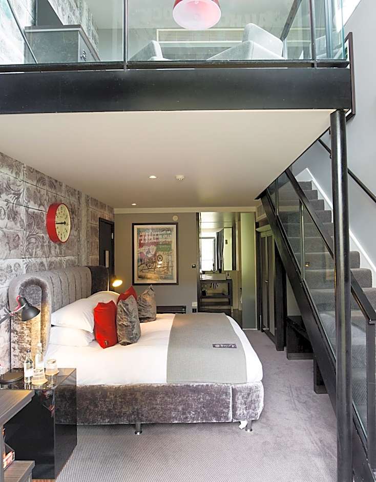 Photo 1 of 6 of Suite