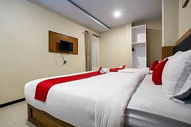 RedDoorz Premium @ Jalan Cengkeh Malang