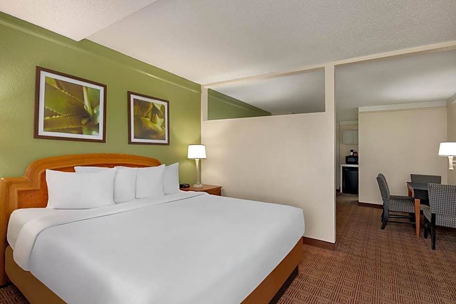 Baymont by Wyndham Daytona Beach/Intl Speedway