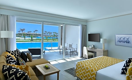 Deluxe, Queen or Twin Beds,  Sea view and Swim up