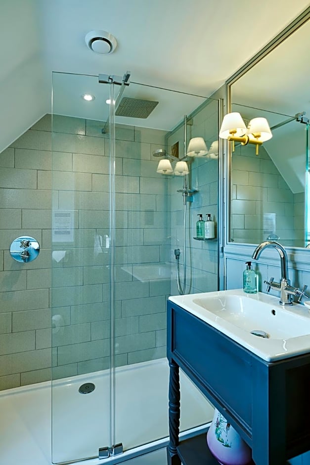 Monkstadt 1745 Restaurant with Rooms