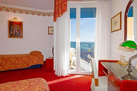 Junior Suite with Balcony (2 Adults)