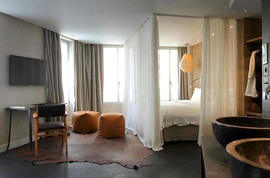 Hidden Hotel By Elegancia