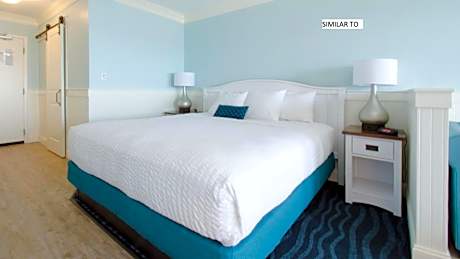 Deluxe - 1 King Bed Side View - 4 Seasons - No Pets