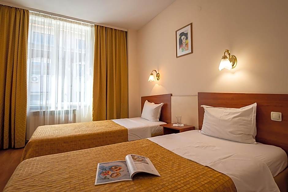 Primavera 2 Hotel