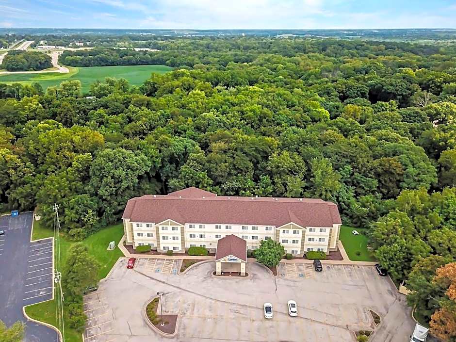 Comfort Inn & Suites East Moline near I-80