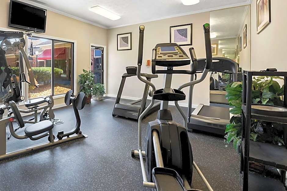 Quality Inn & Suites Fayetteville I-95