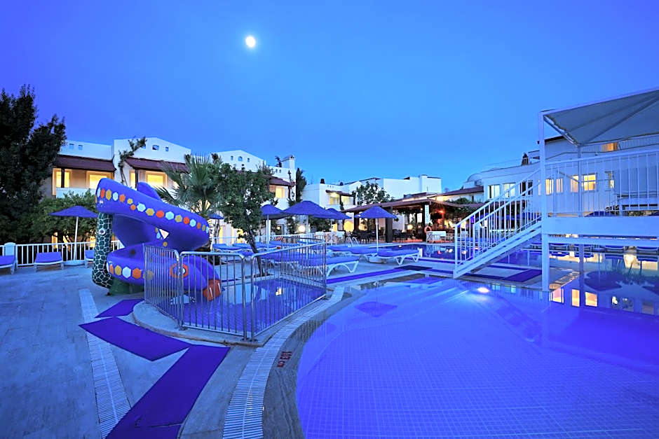 Summer Garden Suites Beach Hotel