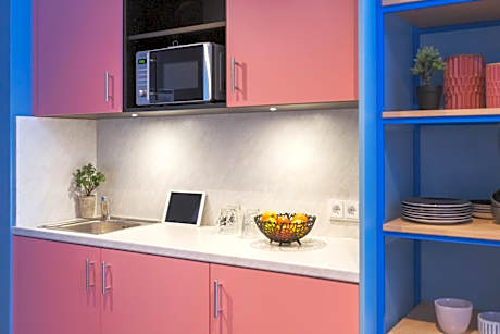 Premium Queen Room with Kitchenette and Accessible