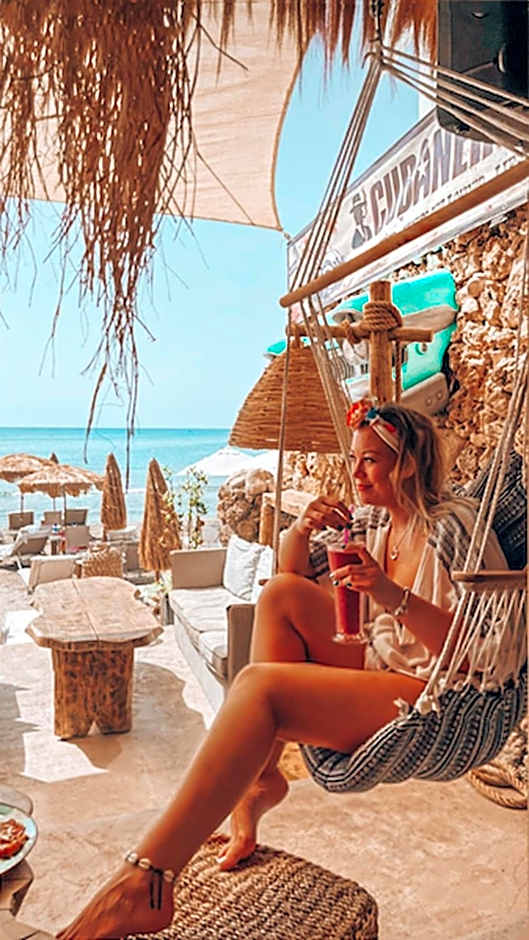 Cubaneros Holiday Inn