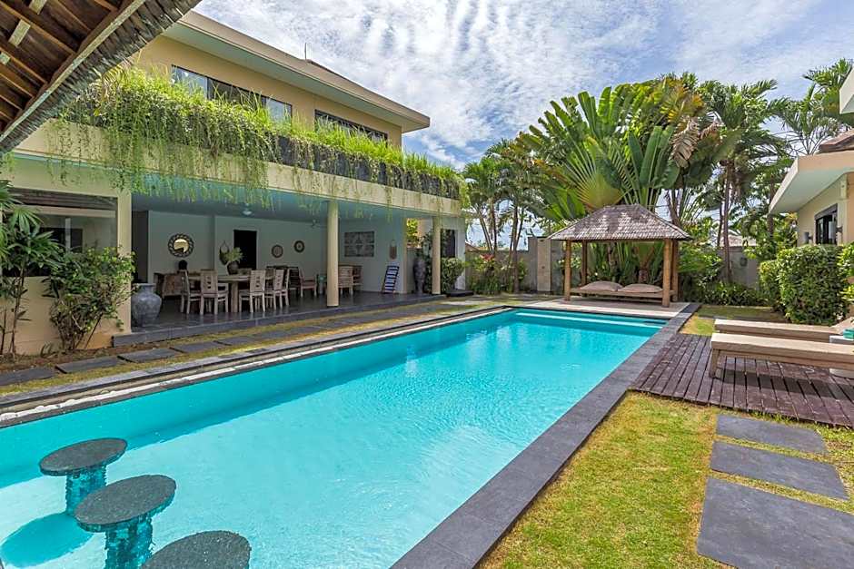 Beautiful Huge 4 bedrooms Villa in Canggu