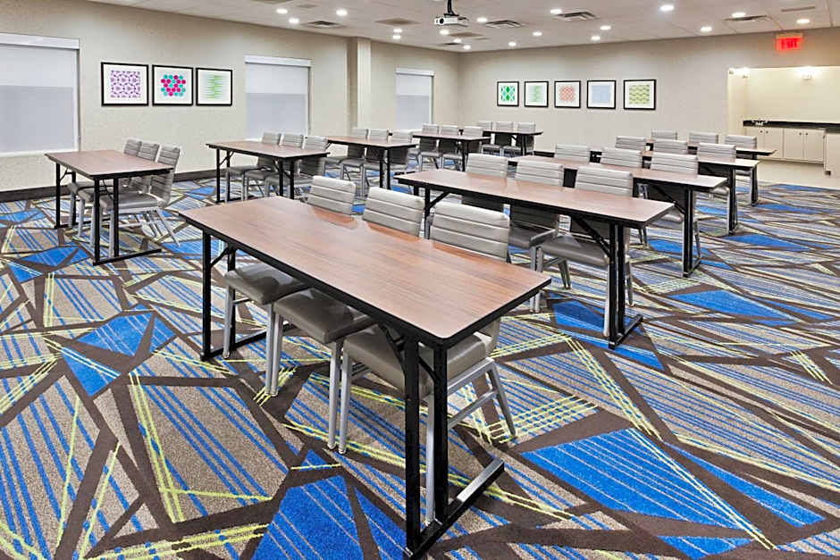 Holiday Inn Express Hotel & Suites Rome-East By IHG