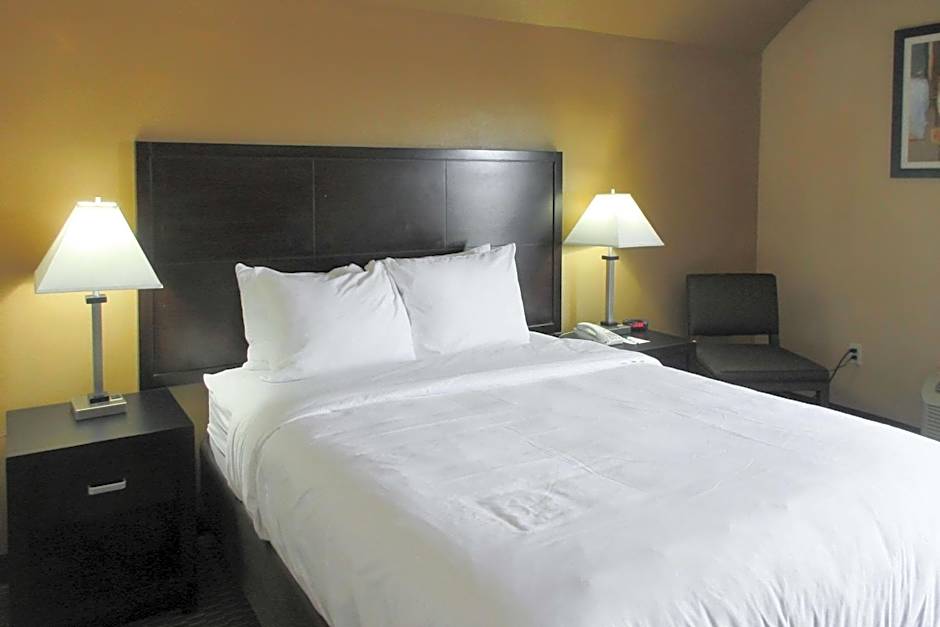 Quality Inn & Suites Cincinnati Uptown Norwood
