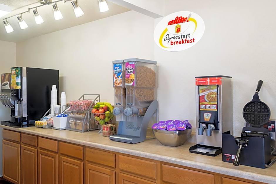 Super 8 by Wyndham Marietta