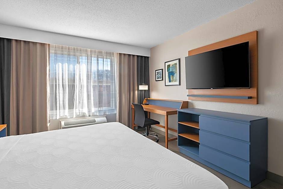 Country Inn & Suites by Radisson, Coon Rapids, MN