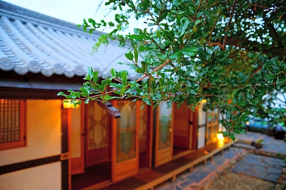 Jeonju Hongsi Hanok Guesthouse – Jeonju, MN