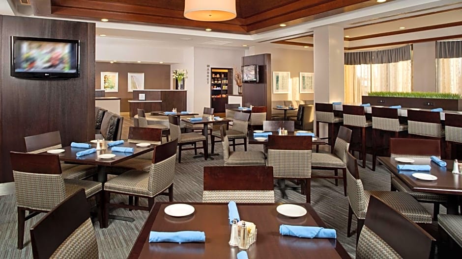 DoubleTree by Hilton Hotel Chicago Wood Dale - Elk Grove