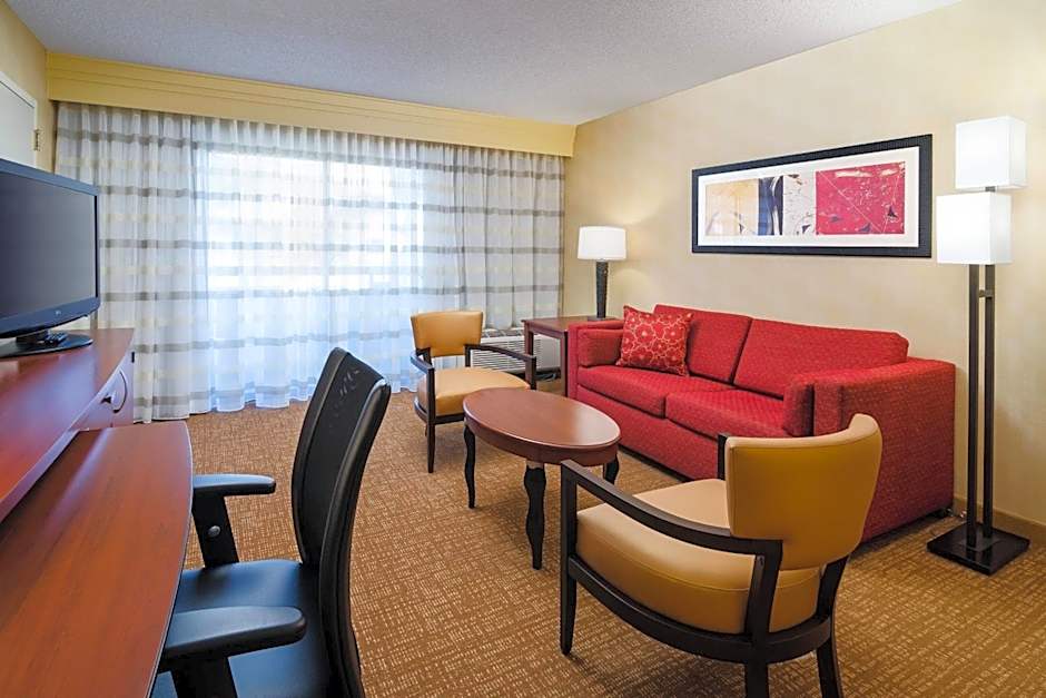 Courtyard by Marriott Fresno