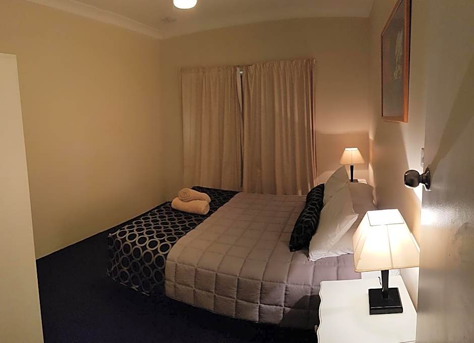 Amber Court Motor Inn