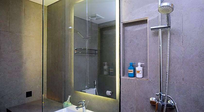 Sans Hotel RG Living Jogja by RedDoorz