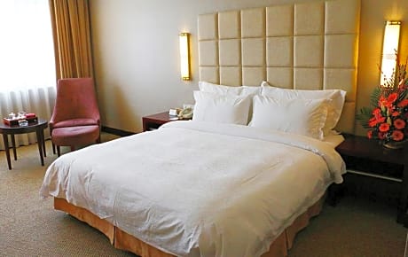 1 Queen Bed  Non-Smoking High Speed Internet Access Coffee Maker