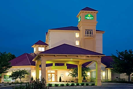 La Quinta Inn & Suites by Wyndham Colorado Springs South Airport