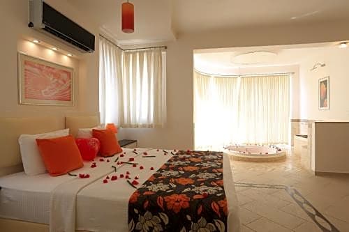 Golden Life Heights Deluxe Suite Hotel - Adult Only