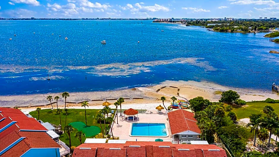 Relaxing Spacious Coastal 3bd Gulfport Paradise