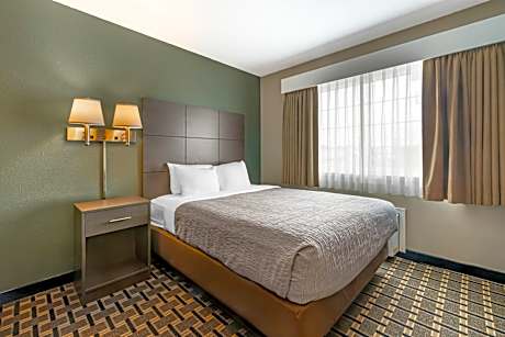 1 Queen Bed Nonsmoking