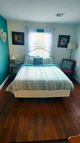 Queen Room with Garden View