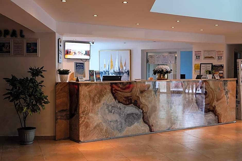 Hotel Opal