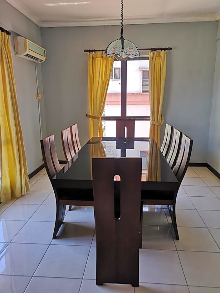 Homestay Marina Court