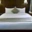 The Pinnacle Hotel and Suites