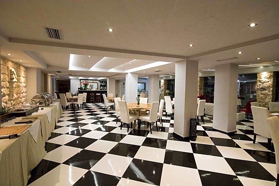 Aianteion Bay Luxury Hotel & Suites