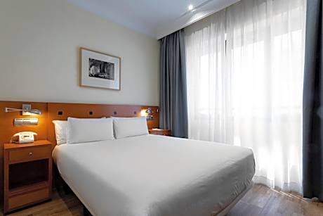 Double or Twin Room (1-2 Adults)