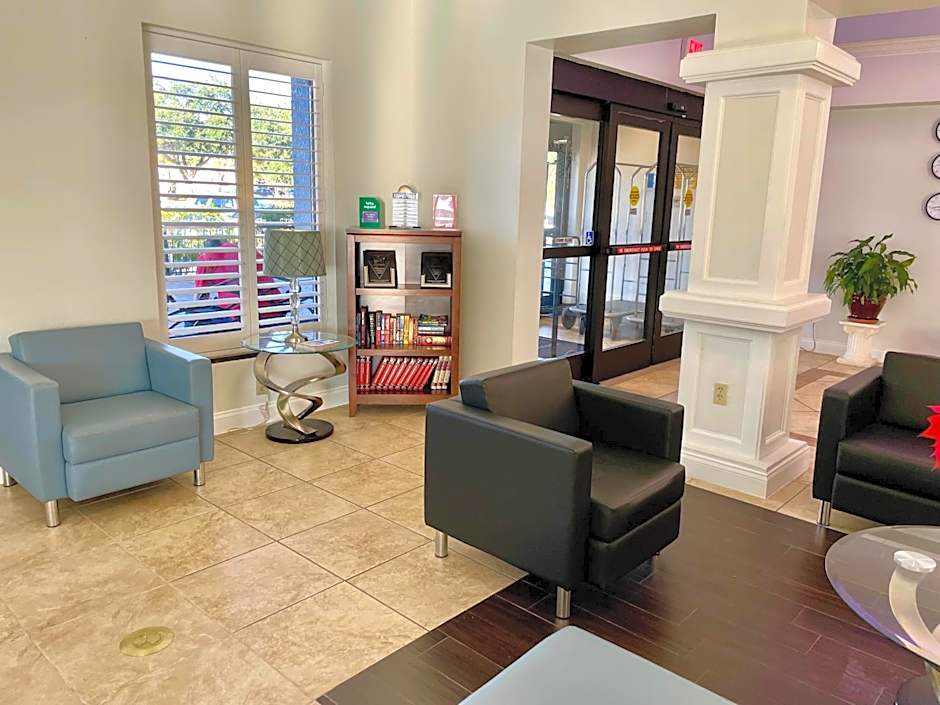 Days Inn & Suites by Wyndham Lakeland