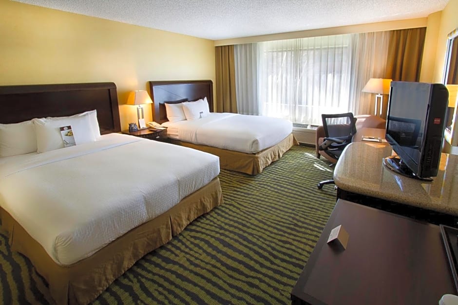 DoubleTree by Hilton Orange County Airport