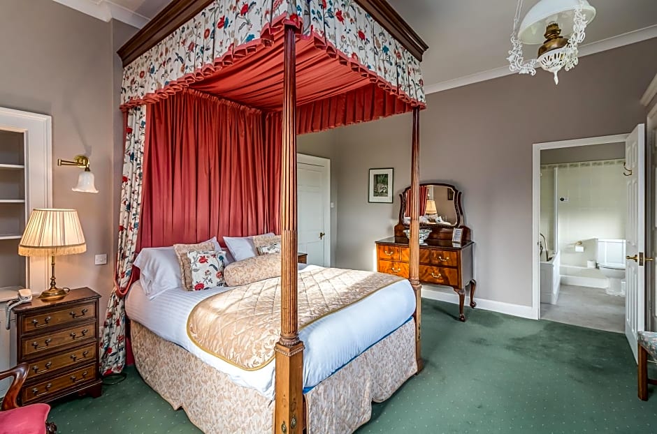 The Lynch Country House