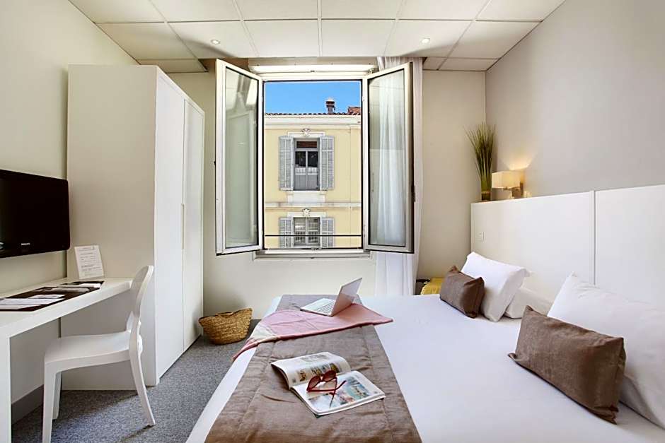 Hotel P.L.M.
