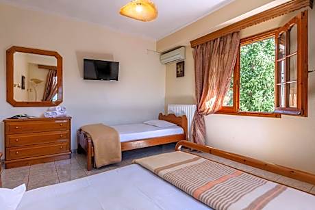 Triple Room with Meteora View