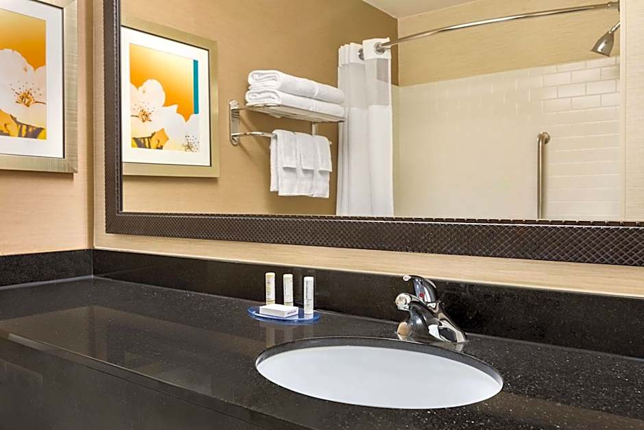 Fairfield Inn & Suites by Marriott Toledo Maumee