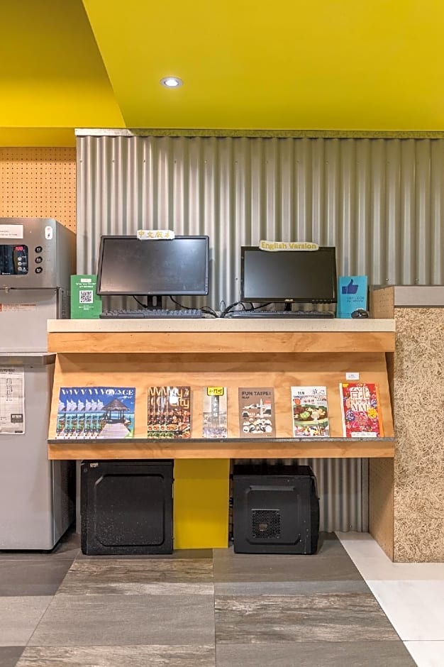 Bouti City Capsule Inn