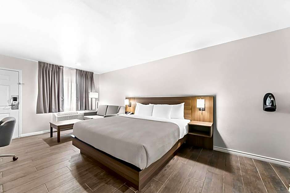 Quality Inn & Suites Port Lavaca near Lighthouse Beach