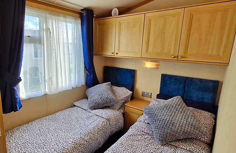 MOLLIES DEN 6 Berth 2 Bedrooms Waterside Leisure Park Ingoldmells