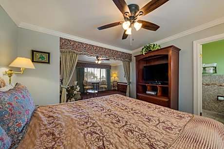 King Suite with Daybed