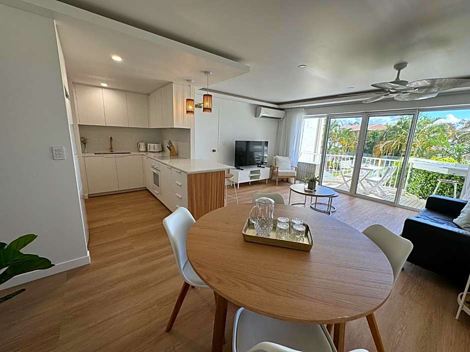 Pelican Cove Waterfront Apartment