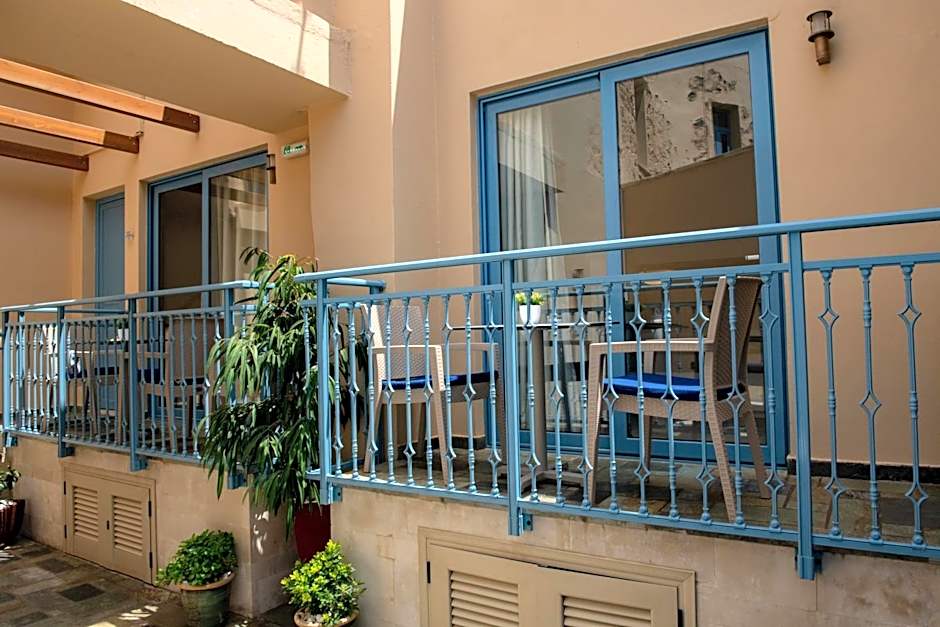 Captain's House Hotel Suites & Apartments